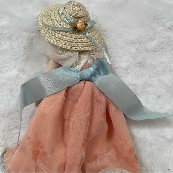 Avon Porcelain Doll Vintage 1980s - Picture 4 of 7